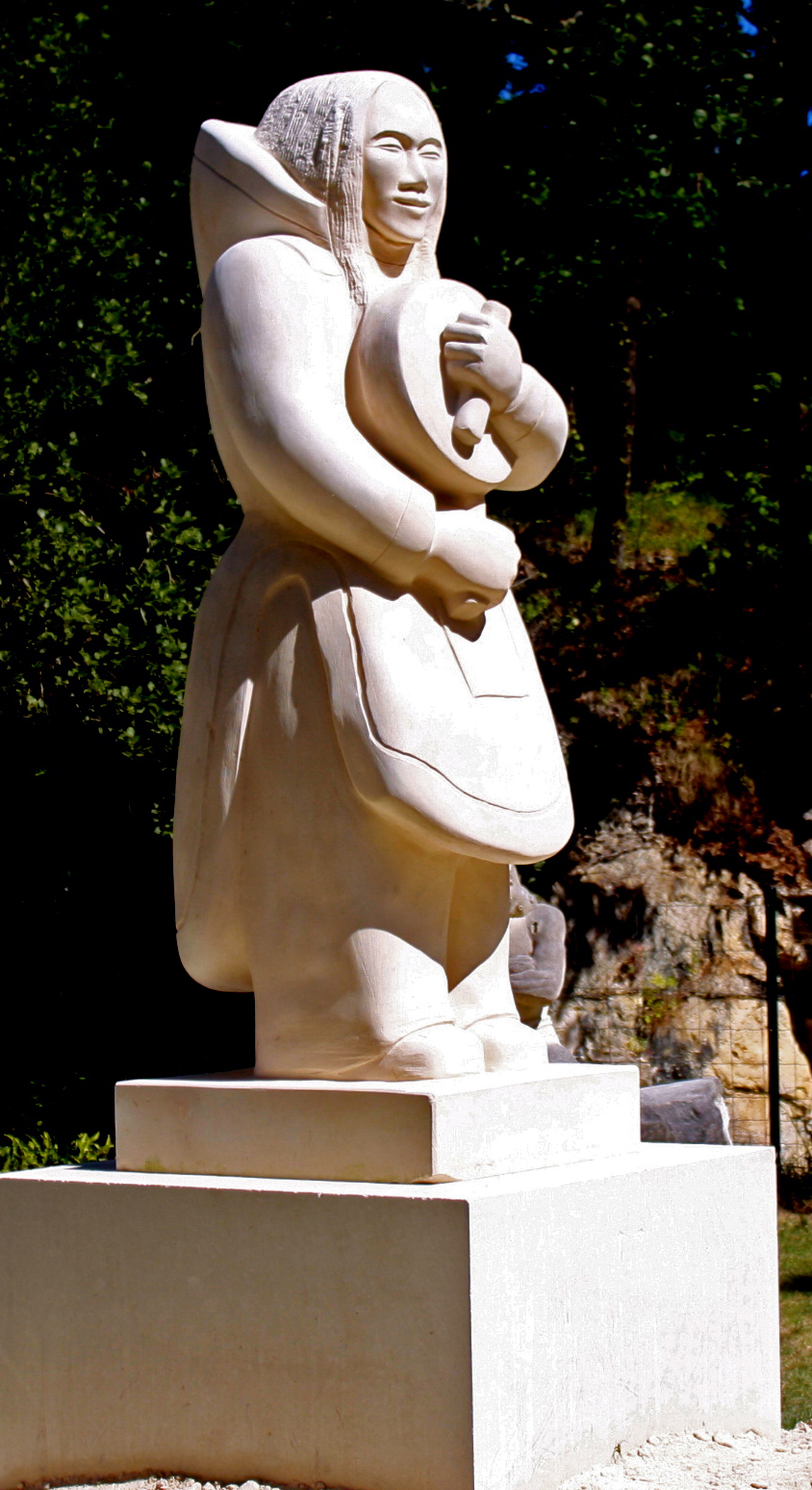 Shamane- sculpture calcaire - art public - Lerou