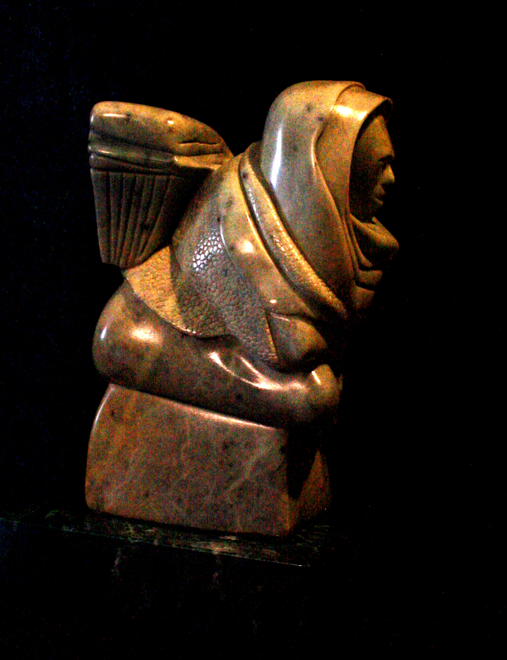 Terra, sculpture sur pierre, albâtre personnage