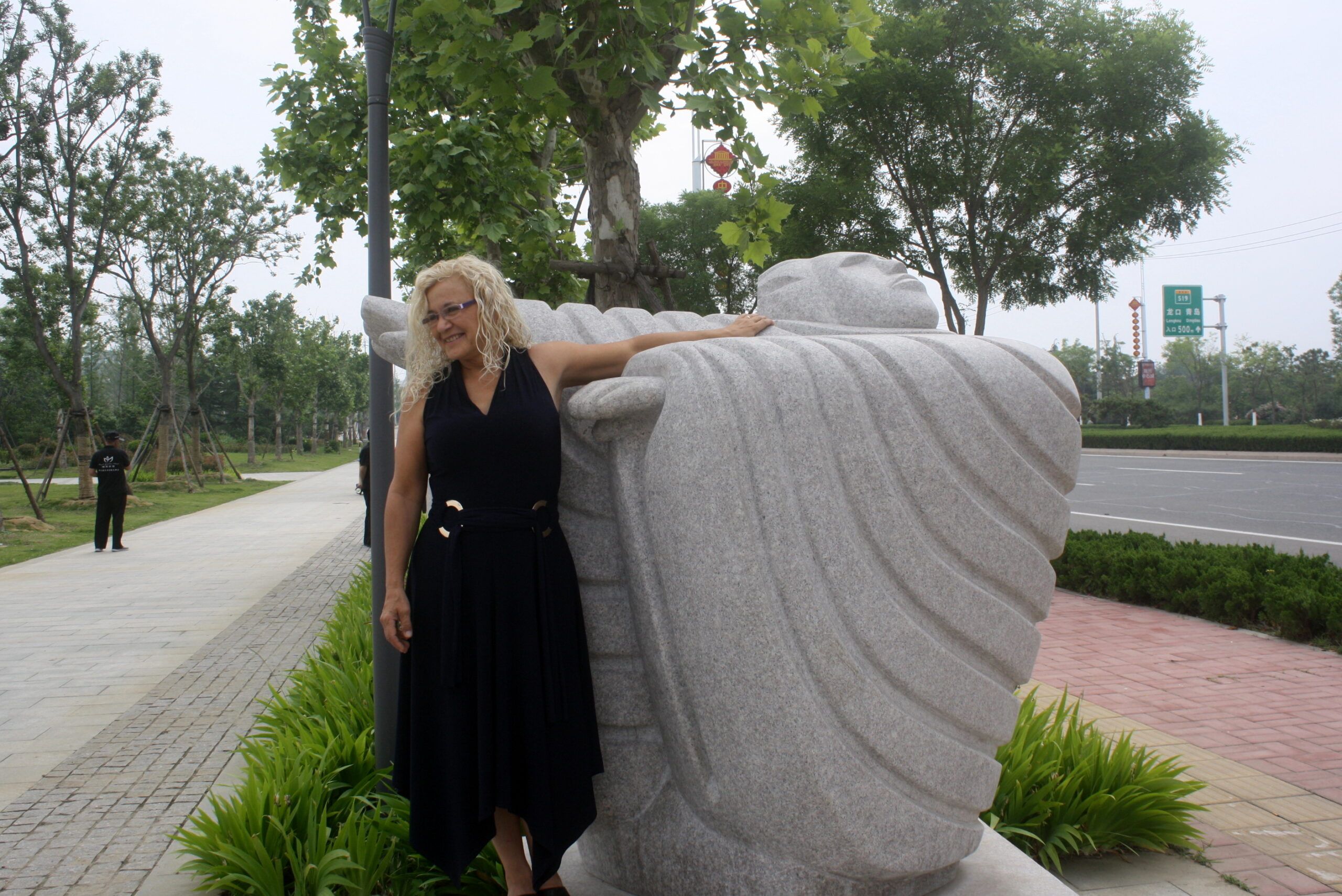 sculpture en granite Le Vent, art public, Jimo, Chine