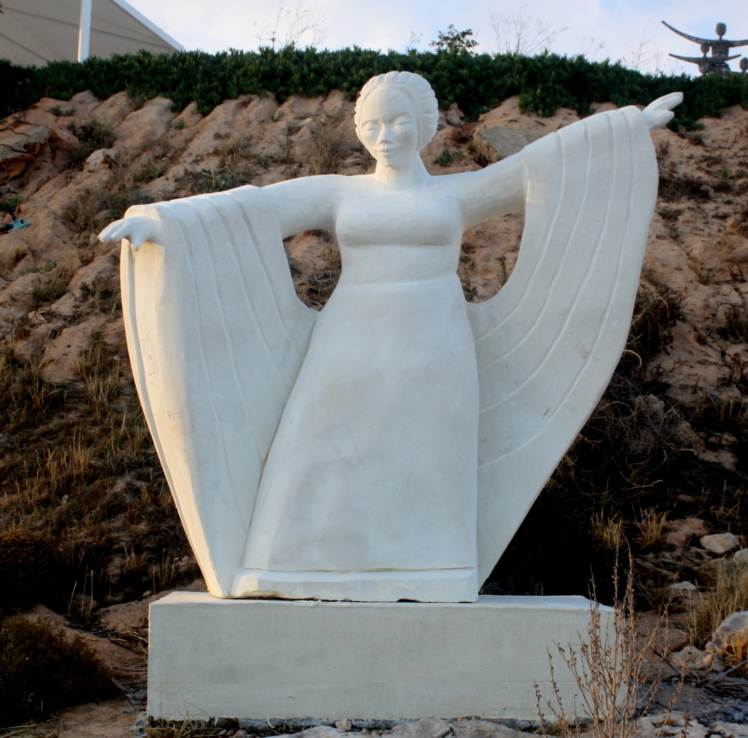 Oeuvre sculptée dans la pierre calcaire au parc des sculptures d'Aya Napa à Chypre en 2016.