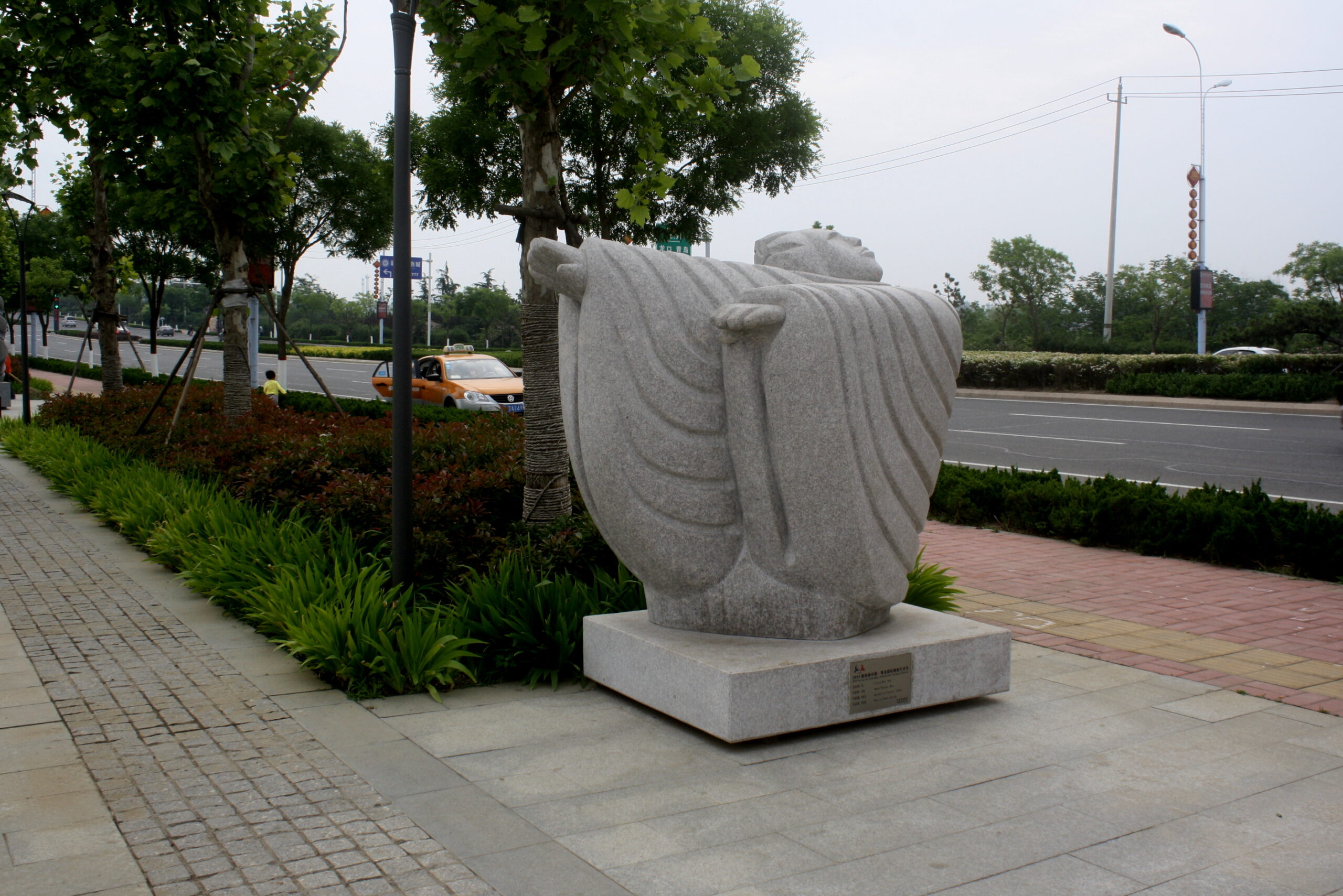 sculpture en granite Le Vent, art public, Jimo, Chine