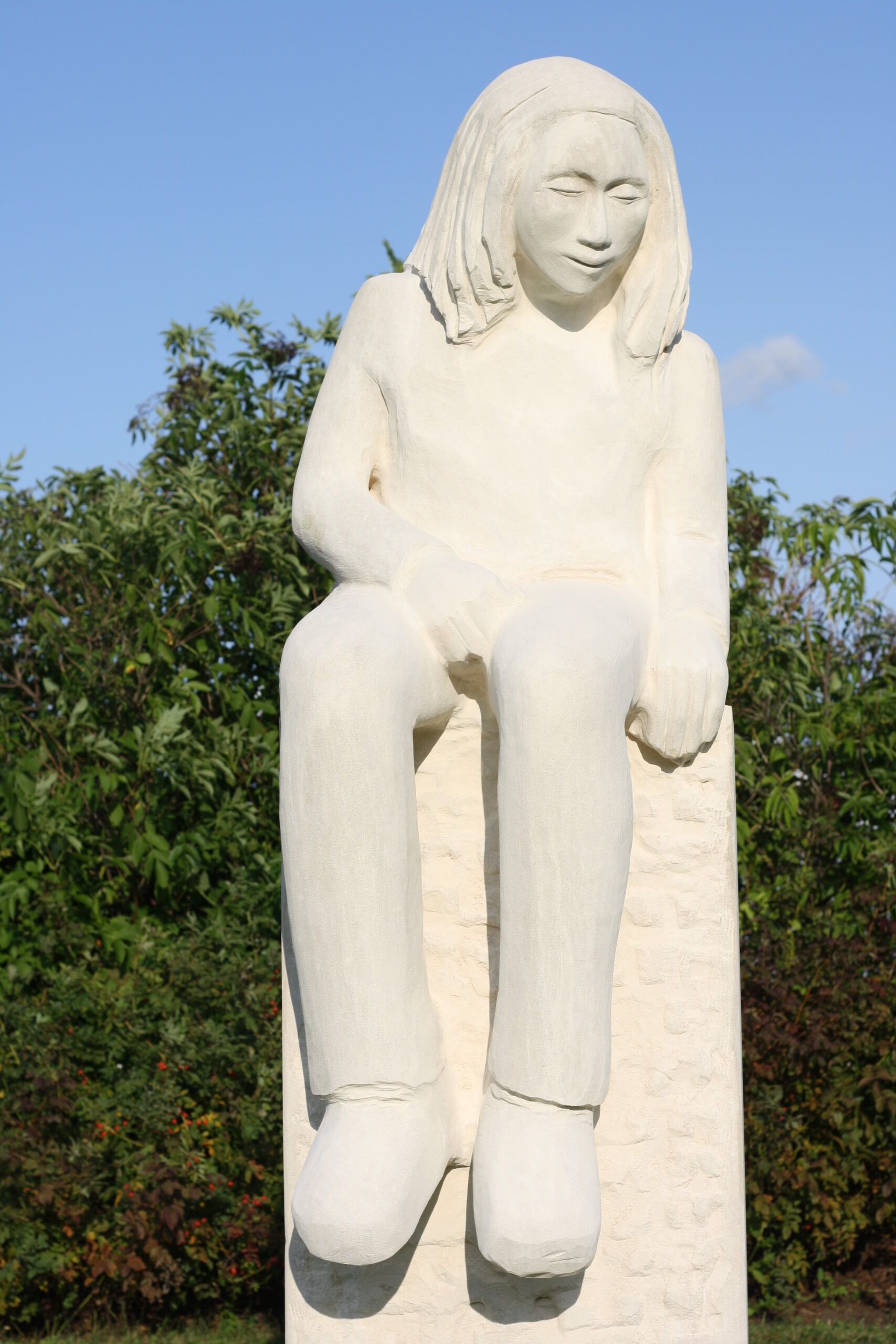 sculpture taillée dans le calcaire, installée au parc Francs-Bourgeois, à Boisbriand, QC, Canada