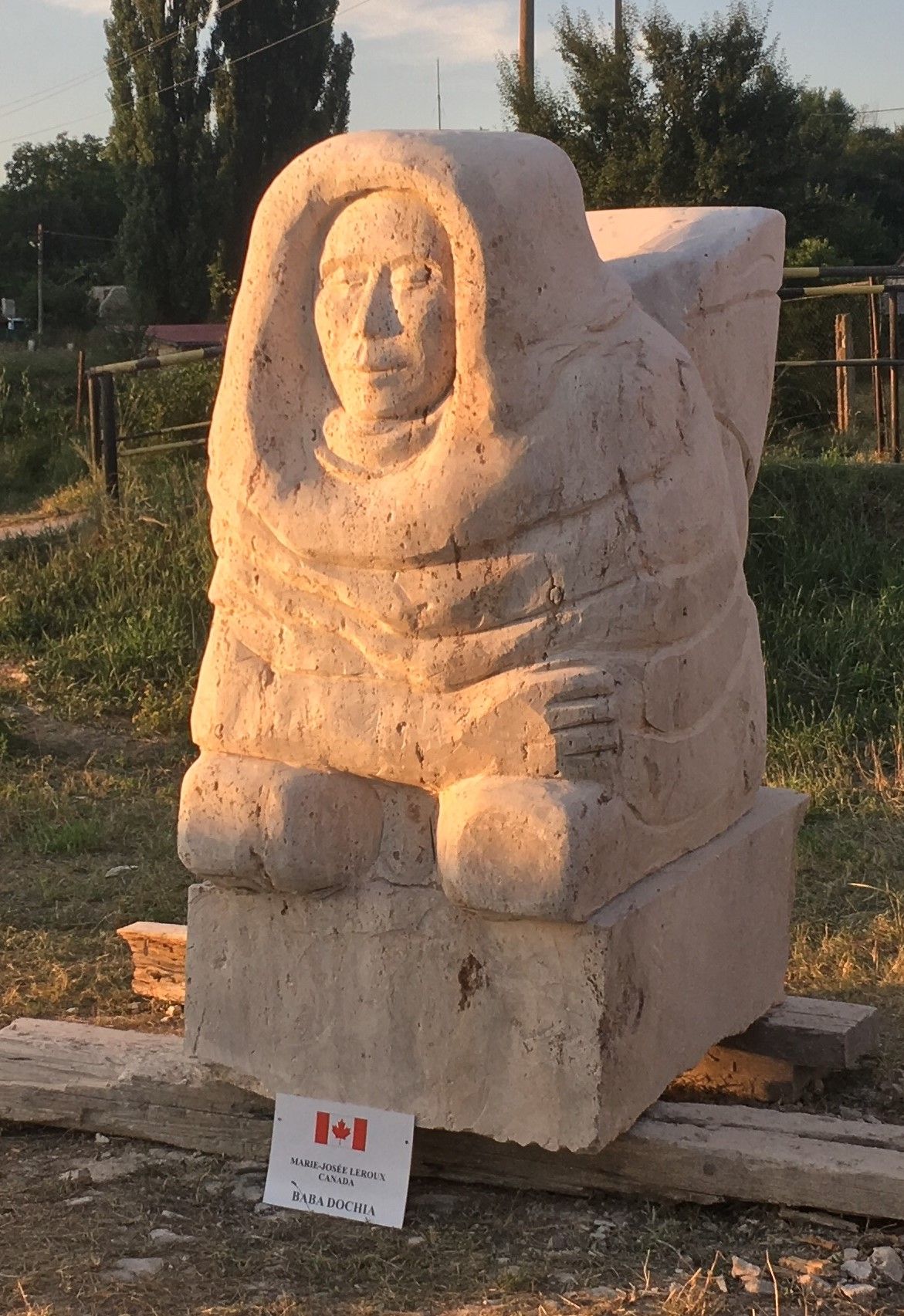 sculpture monumentale taillée dans le travertin. Roumanie