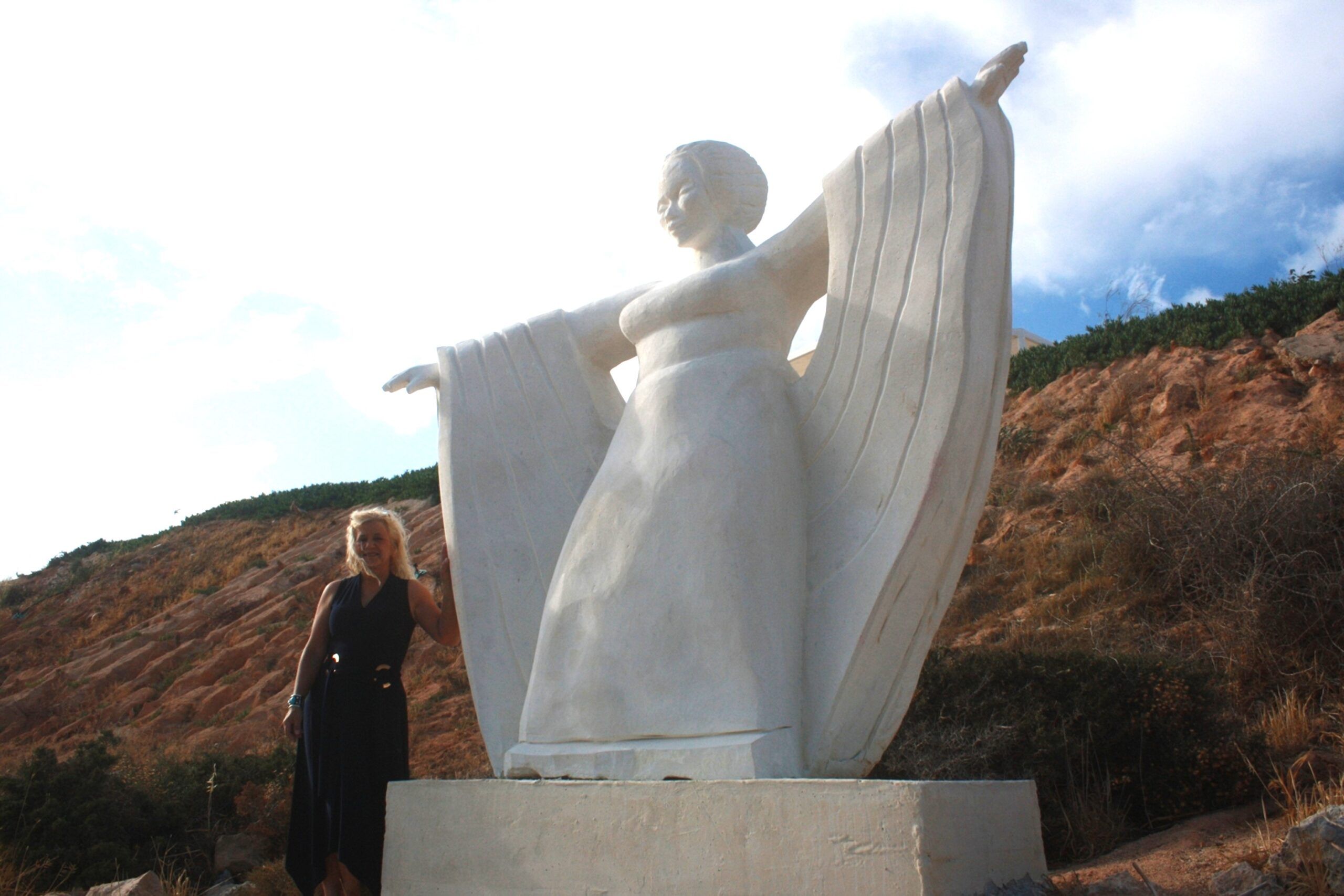 sculpture en pierre taillée réalisée par Marie-Josée Leroux à Lac-Mégantic en septembre 2014. Parcours Marcheur d'étoiles.