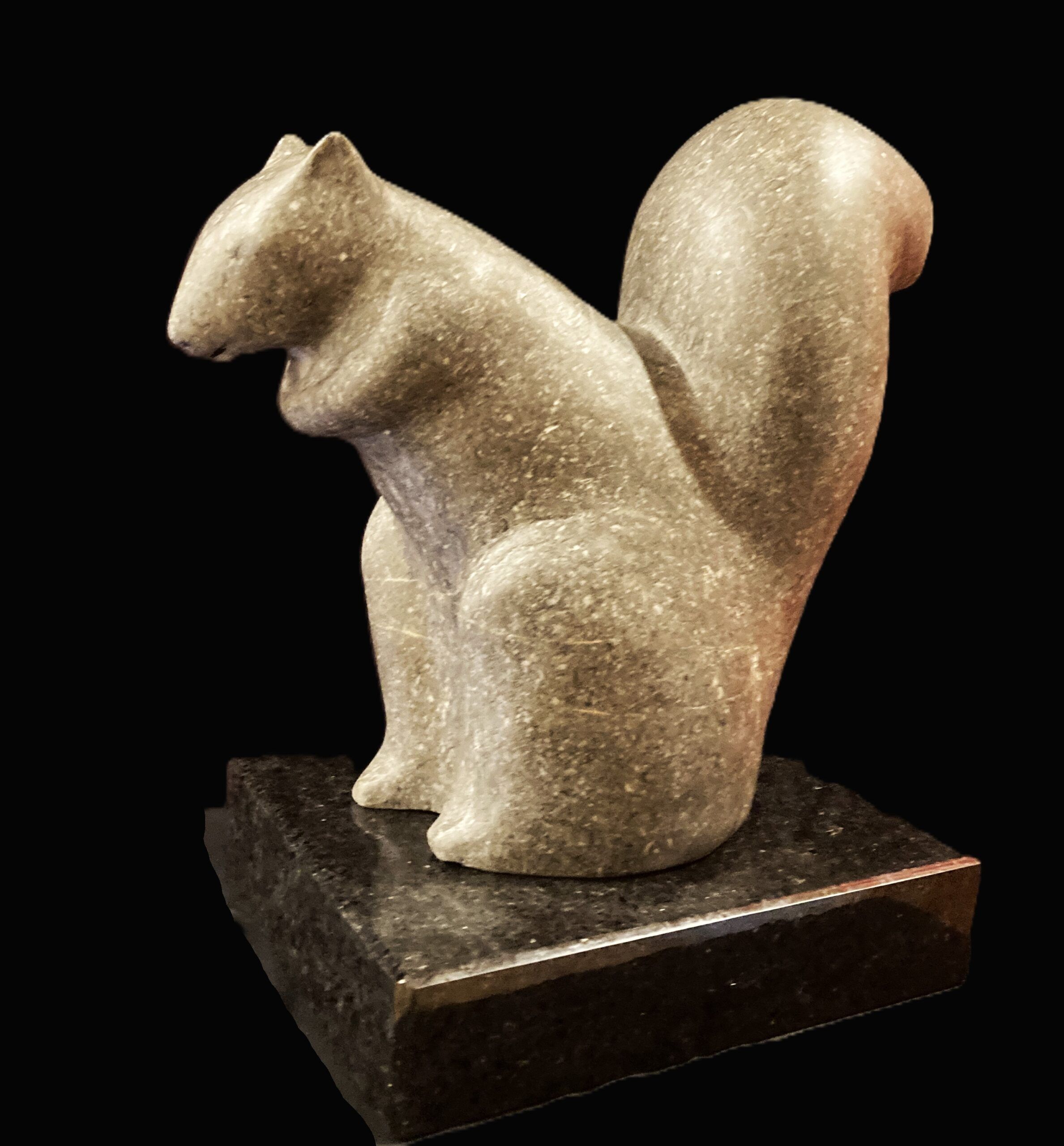 Écureuil, sculpture sur pierre, calcaire,