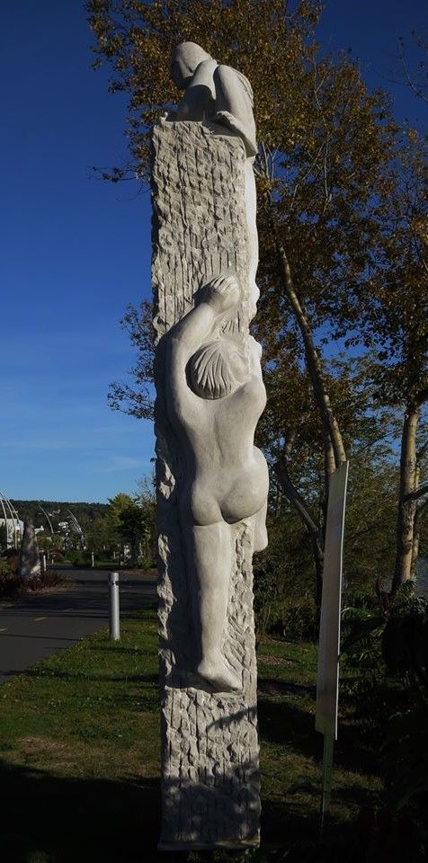 Oeuvre d'art public taillée dans la pierre. St-Georges de Beauce